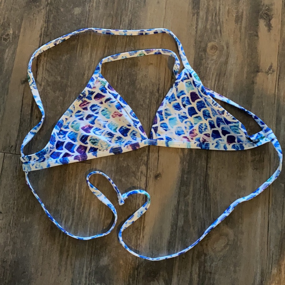 Jolyn Mermaid Scale Triangle Top NWOT